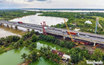 Tiếp tục hoàn thiện cơ chế phân cấp, tạo thêm dư địa chủ động cho địa phương trong phân bổ nguồn lực Tiếp tục hoàn thiện cơ chế phân cấp, tạo thêm dư địa chủ động cho địa phương trong phân bổ nguồn lực