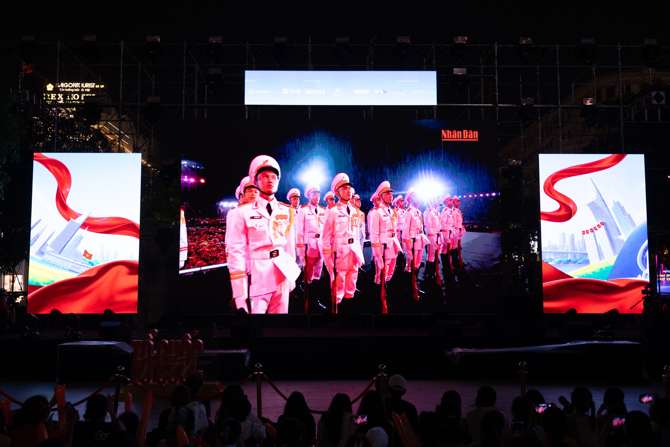 70.000 người cùng cất vang Tiến Quân Ca tại concert Tổ Quốc Trong Tim: Khoảnh khắc thiêng liêng khiến hàng triệu trái tim xúc động- Ảnh 10.