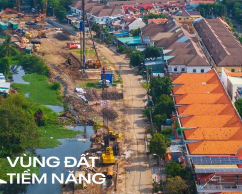 Cận cảnh đại công trường cầu đường Bình Tiên 6.300 tỷ: Máy móc rầm rộ san lấp mặt bằng, BĐS khu Nam chờ trục kết nối mới