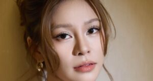 Ca sĩ Việt nhan sắc chấp 10 Hoa hậu càng có tuổi càng đẹp, được đại gia showbiz hơn 11 tuổi “cưng như trứng mỏng”