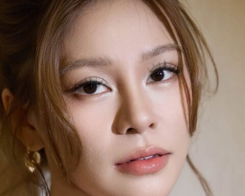 Ca sĩ Việt nhan sắc chấp 10 Hoa hậu càng có tuổi càng đẹp, được đại gia showbiz hơn 11 tuổi “cưng như trứng mỏng”