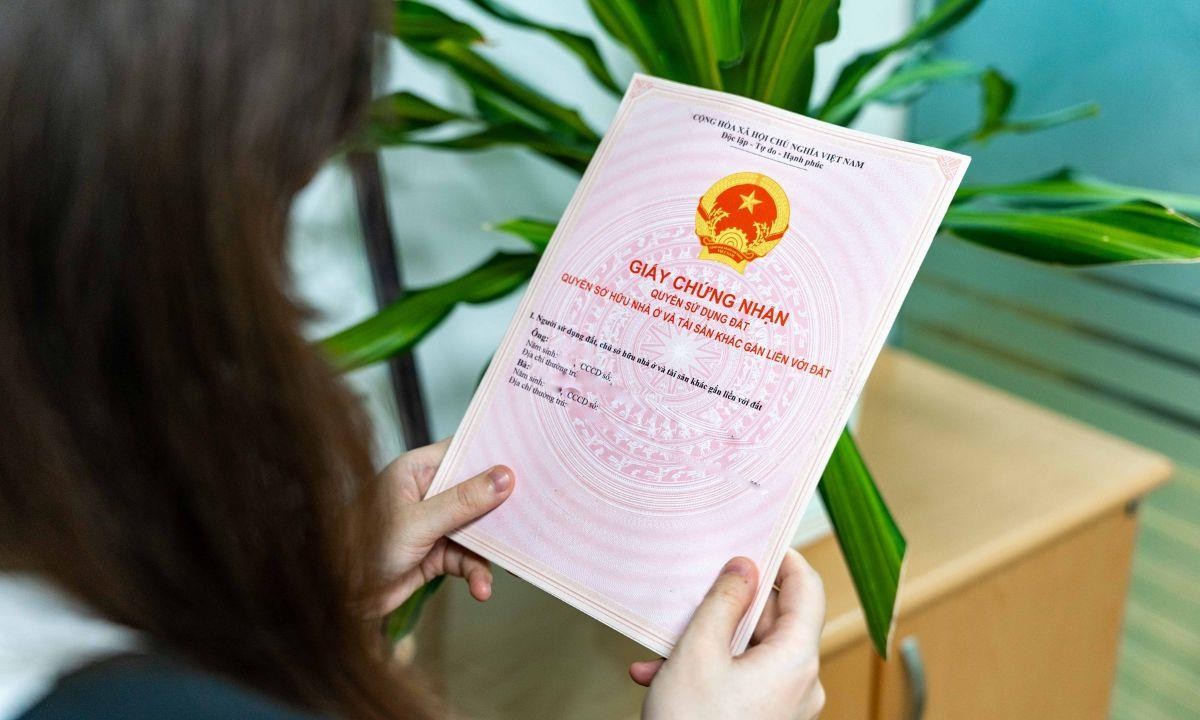 Chính thức từ nay, chậm sang tên sổ đỏ có thể bị phạt tới 6 triệu đồng