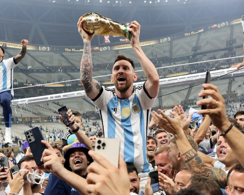 Hai lần Messi chia tay ĐT Argentina: Từ những giọt nước mắt tủi nhục năm 2016 đến loạt danh hiệu lẫy lừng sau 10 năm huy hoàng