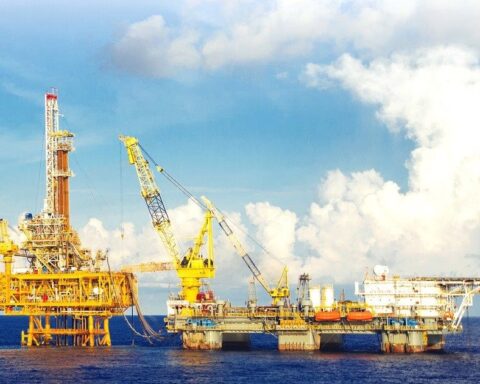 Giá thuê giàn khoan chịu áp lực ngắn hạn, “ông lớn” dầu khí vẫn được dự báo tăng trưởng mạnh