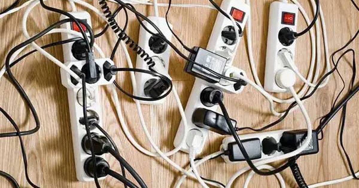 5 thiết bị dùng xong nên rút phích cắm, nhiều người quên vẫn cắm điện 24/24