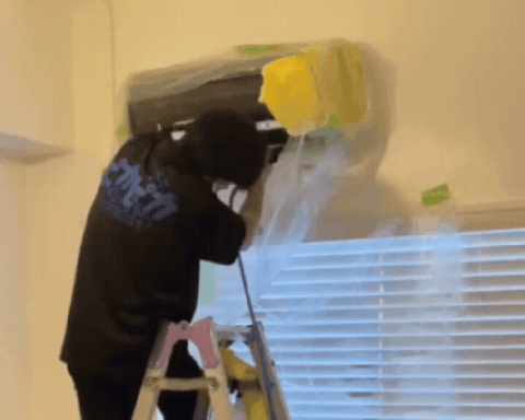 Nam diễn viên tháo chạy khỏi showbiz nay làm công nhân công ty vệ sinh, diện mạo xuống sắc luộm thuộm đố ai nhận ra