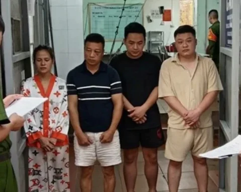 Tạm giữ 4 người tham gia hành hung tài xế taxi ở Quảng Ninh