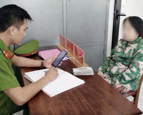 Nhận cuộc gọi từ số 0366502374, người phụ nữ 70 tuổi bán vàng lấy 159 triệu đồng rồi làm một việc trước khi ra ngân hàng