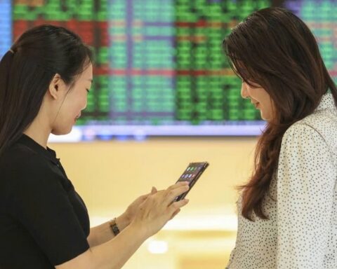 Phát triển ngành quỹ, tạo nền tảng hút vốn dài hạn cho thị trường chứng khoán