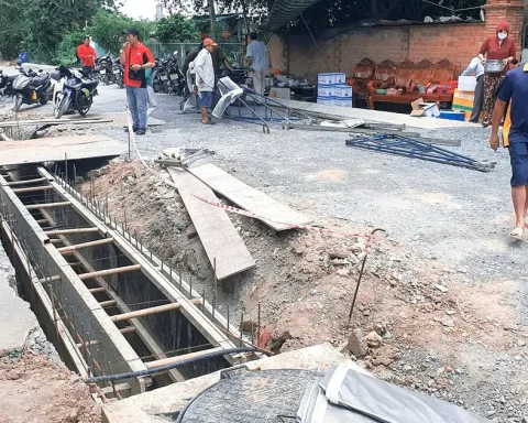 Hết hạn thi công, 2 tuyến đường ở Củ Chi vẫn dang dở