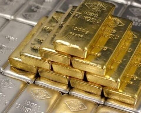 Giá vàng bật tăng 2 phiên liên tiếp, quỹ lớn nhất thế giới “quay đầu” xả hàng