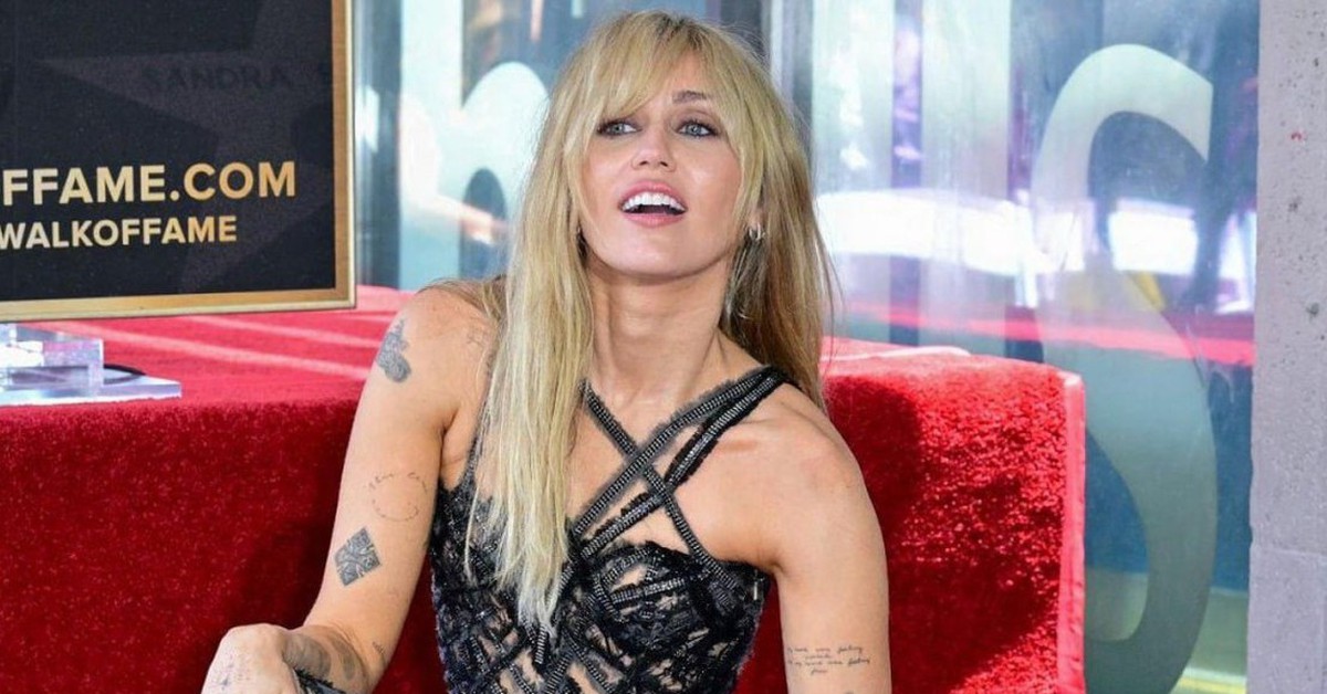 Biểu tượng Hannah Montana U40 vẫn đẹp và bốc bất chấp thời gian