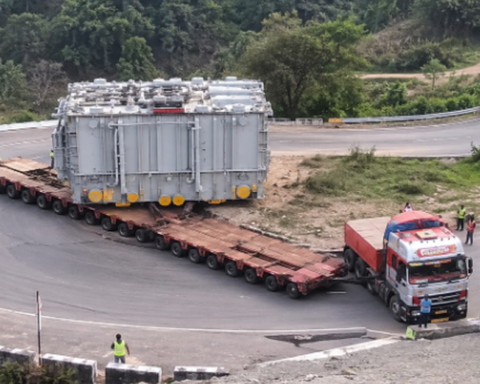 Phát hiện khối kim loại nặng 250 tấn được vận chuyển bằng đoàn xe hộ tống, đi quãng đường gần 2.000 km để thực hiện nhiệm vụ đặc biệt