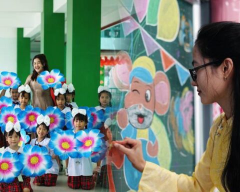 Không khí rộn ràng trước ngày khai giảng đầu tiên của ngôi trường đặc biệt trên nền nghĩa trang Bình Hưng Hòa