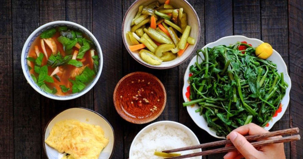 Điều gì xảy ra khi ăn rau trước cơm thường xuyên?