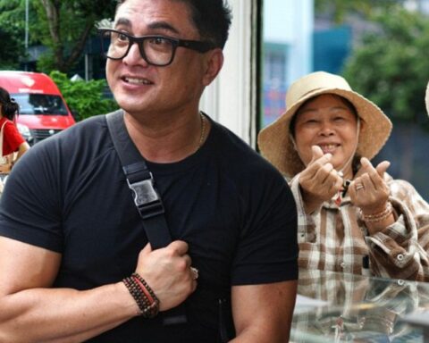 Người đàn ông đi khắp TP.HCM, hỏi một câu khiến ai cũng bất ngờ: “Hôm nay, anh trả tiền cho mọi người được không?”