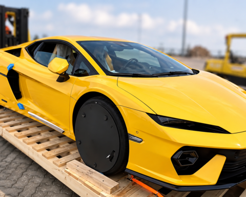 Ông Nguyễn Quốc Cường dùng Lamborghini làm giải thưởng cho khách mua căn hộ