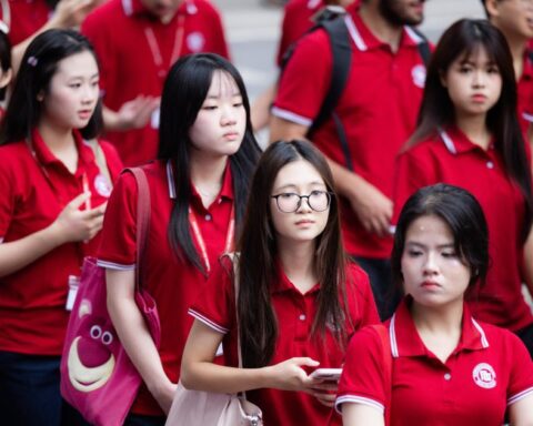 Đi vài bước lại va phải một thủ khoa trong sân trường ĐH Ngoại thương ngày khai giảng 5/9