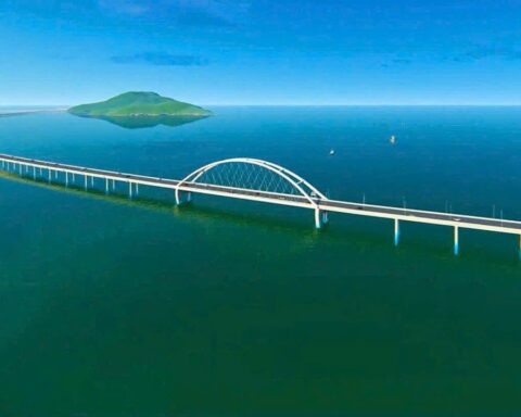 Cầu vượt biển dài nhất Việt Nam dần lộ diện: Hoàn thành 420 cọc nhồi trên cạn, biển