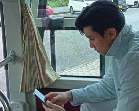 Nam diễn viên đình đám quê Cần Thơ đi bán mì ở khắp TP.HCM