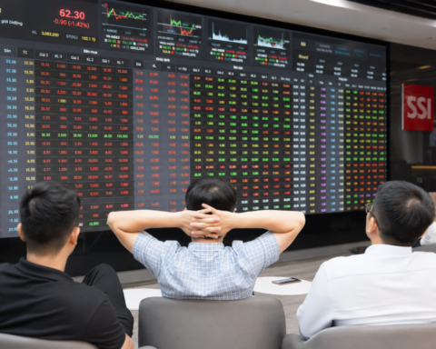 VN-Index trước “gọng kìm” Fed – BOJ: Nội lực vĩ mô có đủ sức giữ nhịp thị trường?