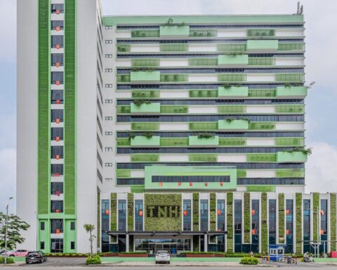 Một thành viên HĐQT Bệnh viện TNH muốn bán sạch cổ phiếu TNH đang có