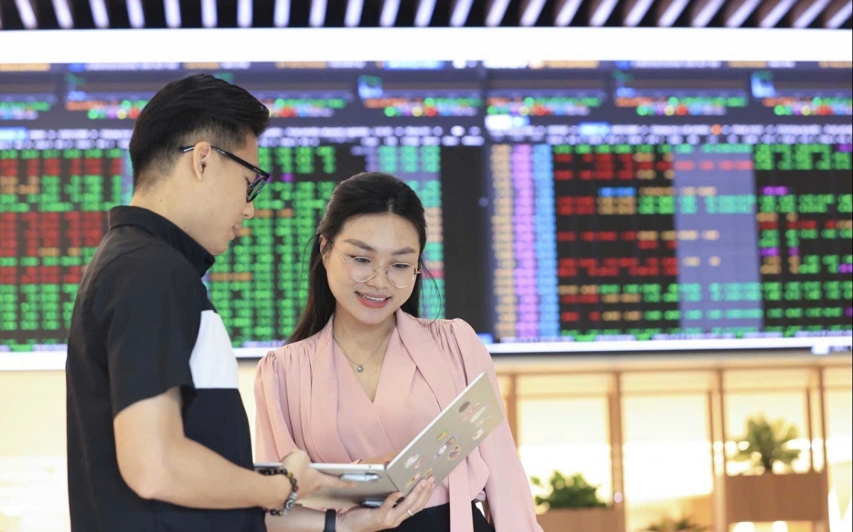 Chứng khoán phái sinh ngày 7/9: VN30-Index lùi khỏi vùng 2.000 điểm, chênh lệch dương duy trì