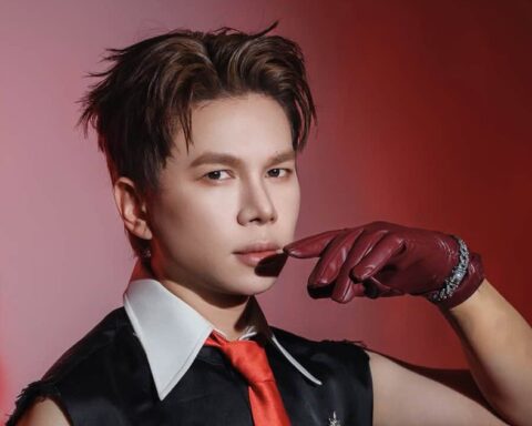 Mẹ là cô giáo dạy nhạc cho cả showbiz, ca sĩ Việt cứ cất giọng có ngay hit bự cả nước thuộc