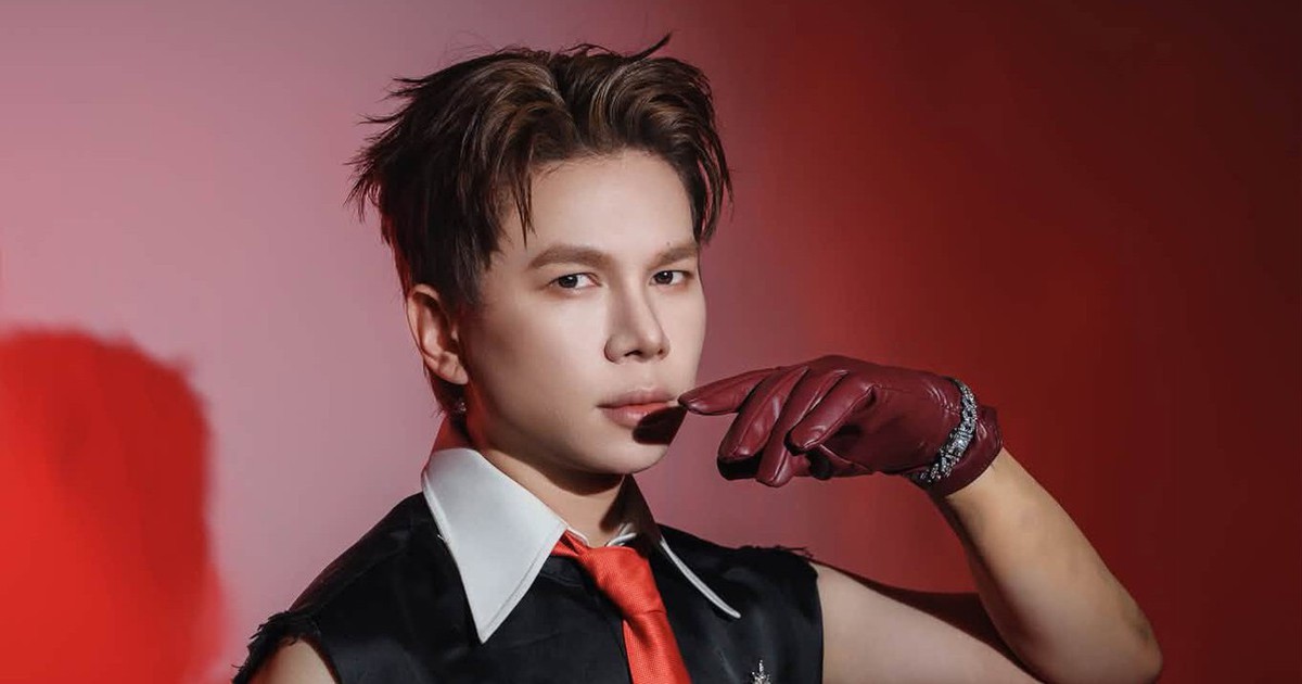 Mẹ là cô giáo dạy nhạc cho cả showbiz, ca sĩ Việt cứ cất giọng có ngay hit bự cả nước thuộc