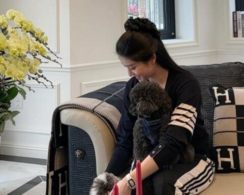 Biệt thự 3 tầng toàn màu trắng của mỹ nhân Hà Nội 30 tuổi chưa lấy chồng, được báo Trung khen là “quốc bảo nhan sắc”