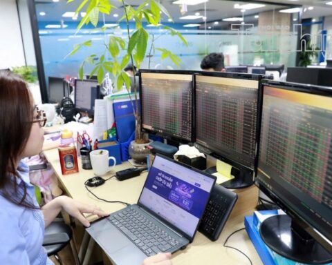 Chứng khoán ngày 8/9: VN-Index hồi phục, dòng tiền tìm đến nhóm dầu khí