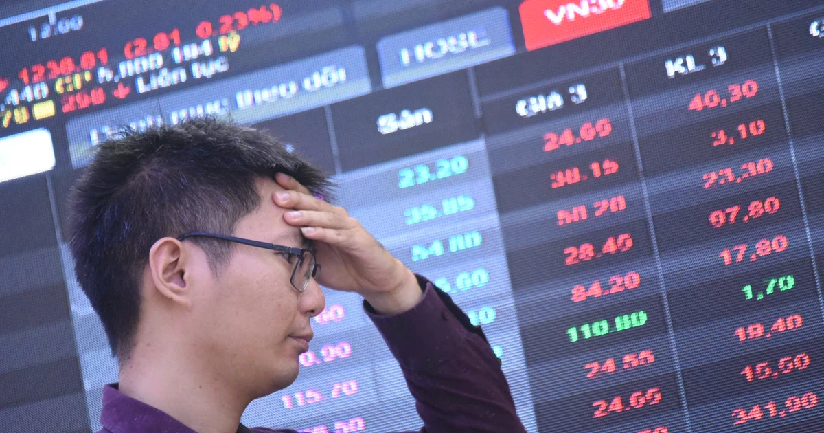 VN-Index tăng 17 điểm rồi quay đầu, nhà đầu tư tiếc vì không kịp chốt lời