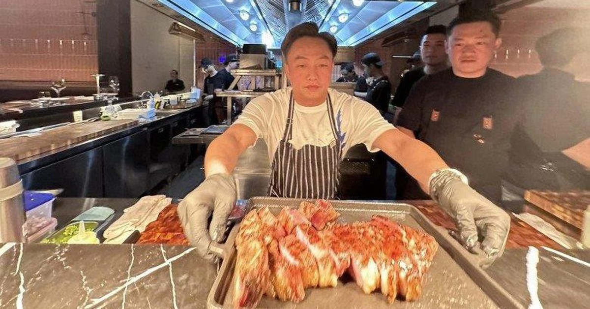 Trước khi bán phở sườn bò, doanh nhân Cường Đô La thành công rực rỡ khi bán từ vịt quay Bắc Kinh, bánh bao Thượng Hải đến bít tết bò ủ khô đặc biệt 100 ngày