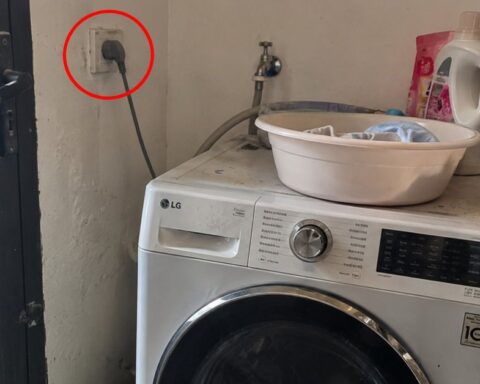 Lời khuyên cho những gia đình vẫn để máy giặt cắm điện 24/24