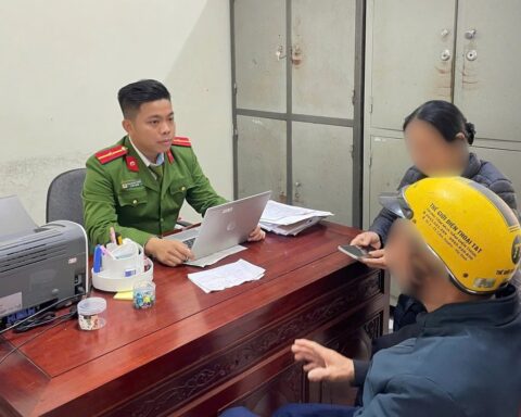 Công an yêu cầu người dân thường xuyên nhận và chuyển tiền qua nhiều tài khoản ngân hàng trong trường hợp sau đến cơ quan trình báo