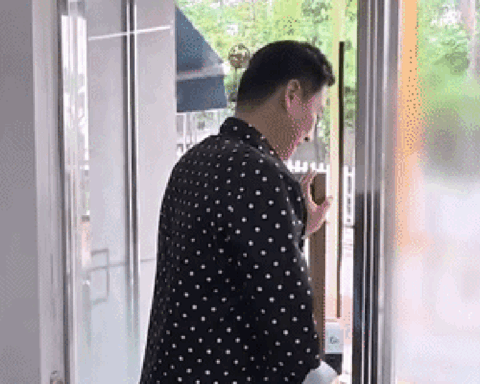 Nam diễn viên đi bán mỹ phẩm dạo kiếm ăn từng bữa, cho bạn vay 20 tỷ nhưng không ai chịu trả