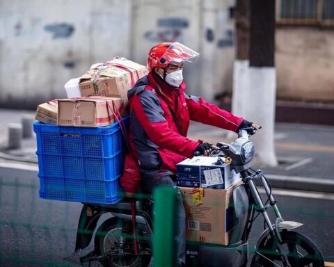 Đơn hàng 135.000 đồng nhưng khách chuyển khoản 135 triệu và ghi rõ là cảm ơn, ngay sau đó công an yêu cầu shipper lên làm việc