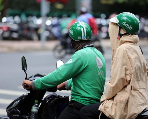 3 cuốc xe bị huỷ trong một buổi sáng và câu chuyện mưu sinh của những tài xế Grab