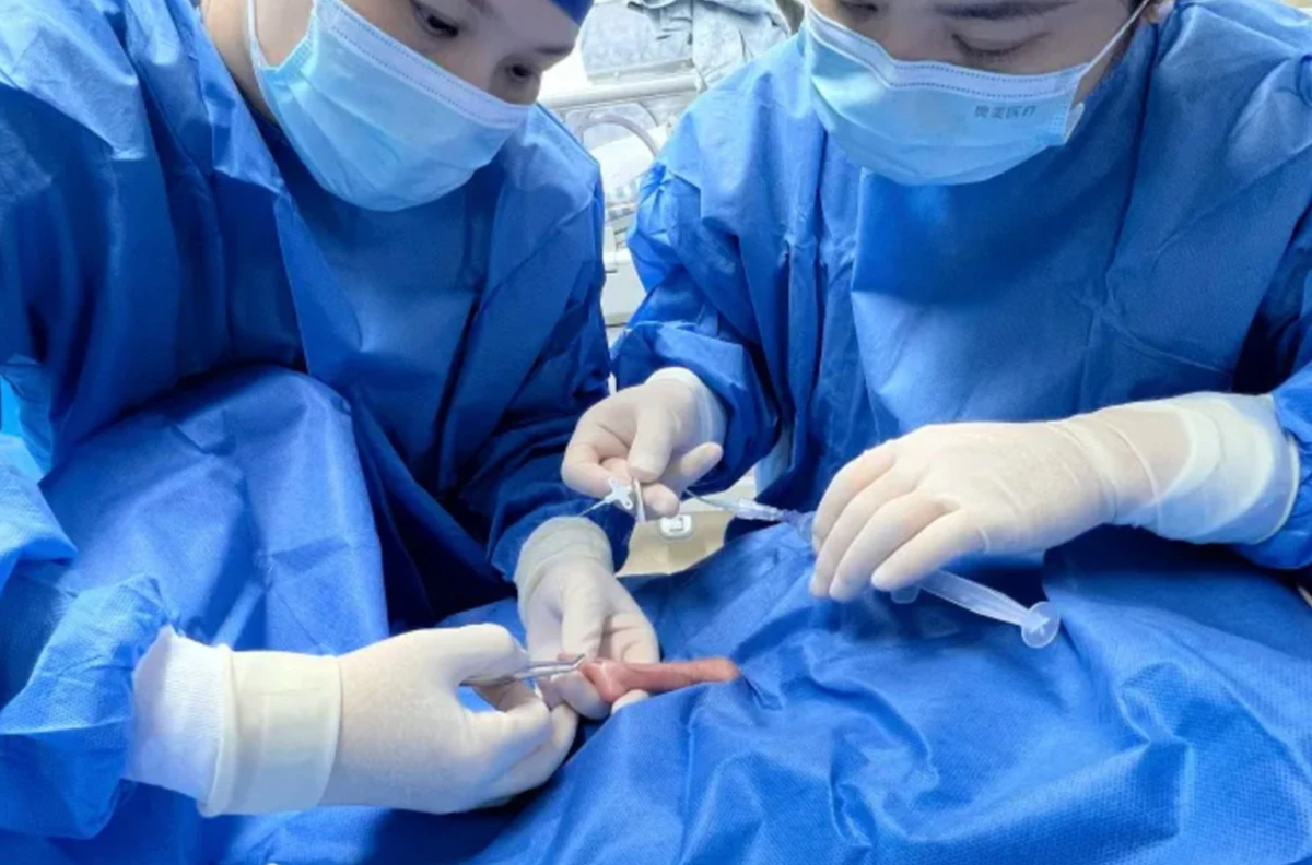 Kỳ tích: Em bé sinh non 330 gram vượt “cửa tử” sau 105 ngày điều trị, xuất viện với cân nặng 2,5 kg
