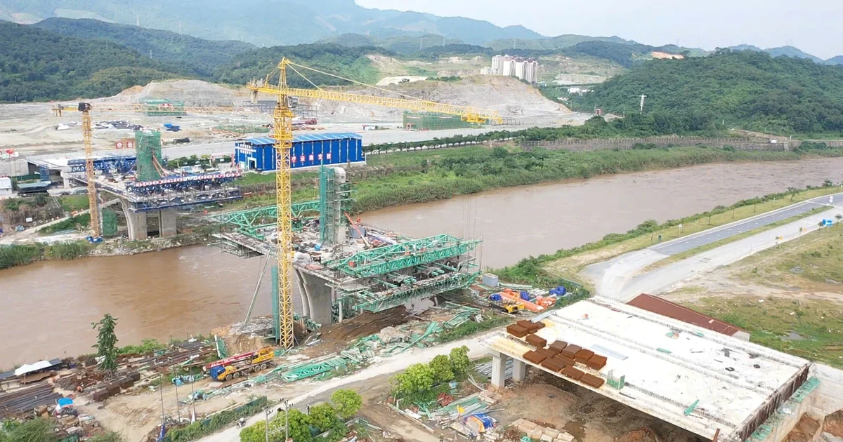 Cầu vượt sông Hồng nối Việt Nam – Trung Quốc tại Lào Cai dần hình thành