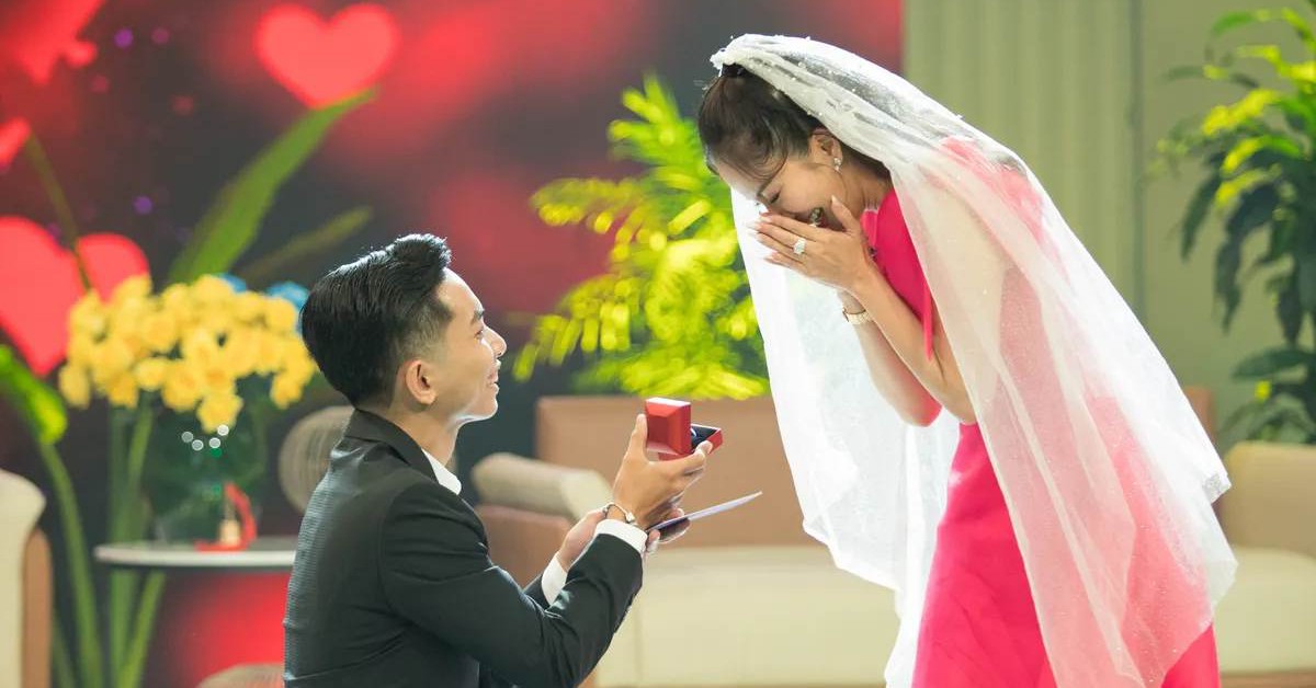 Nữ nghệ sĩ là Viện trưởng nói về chồng kém 11 tuổi: “Từ học trò… giờ hắn là chồng tớ”