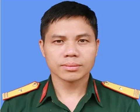 Bí thư Tỉnh ủy Hưng Yên thăm hỏi gia đình Thiếu tá quân đội hy sinh khi cứu người