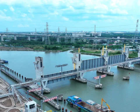 Chạy đua hoàn thiện dự án ngăn triều 10.000 tỷ đồng