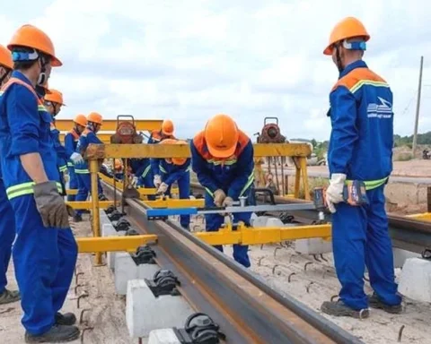 Tăng tốc lắp ray tàu điện đầu tiên ở Phú Quốc