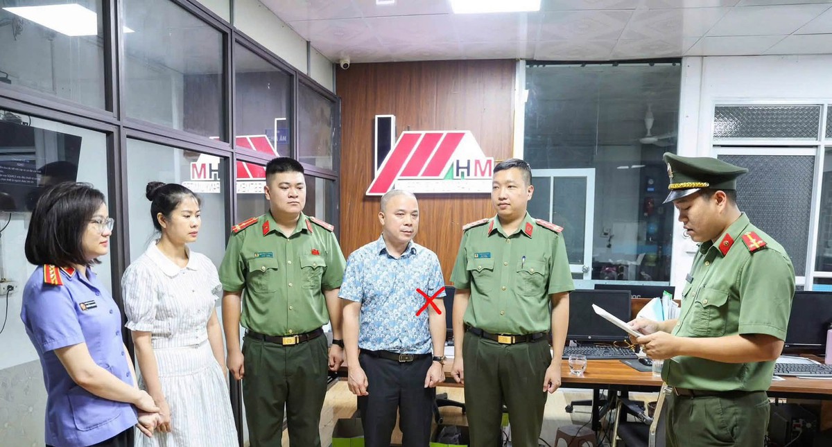 Khám xét khẩn cấp nơi làm việc, khởi tố một loạt giám đốc, môi giới bất động sản và kế toán