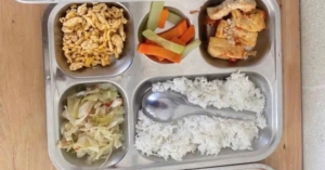Hà Nội: Thêm một trường học tạm dừng bữa ăn bán trú để đổi đơn vị cung cấp