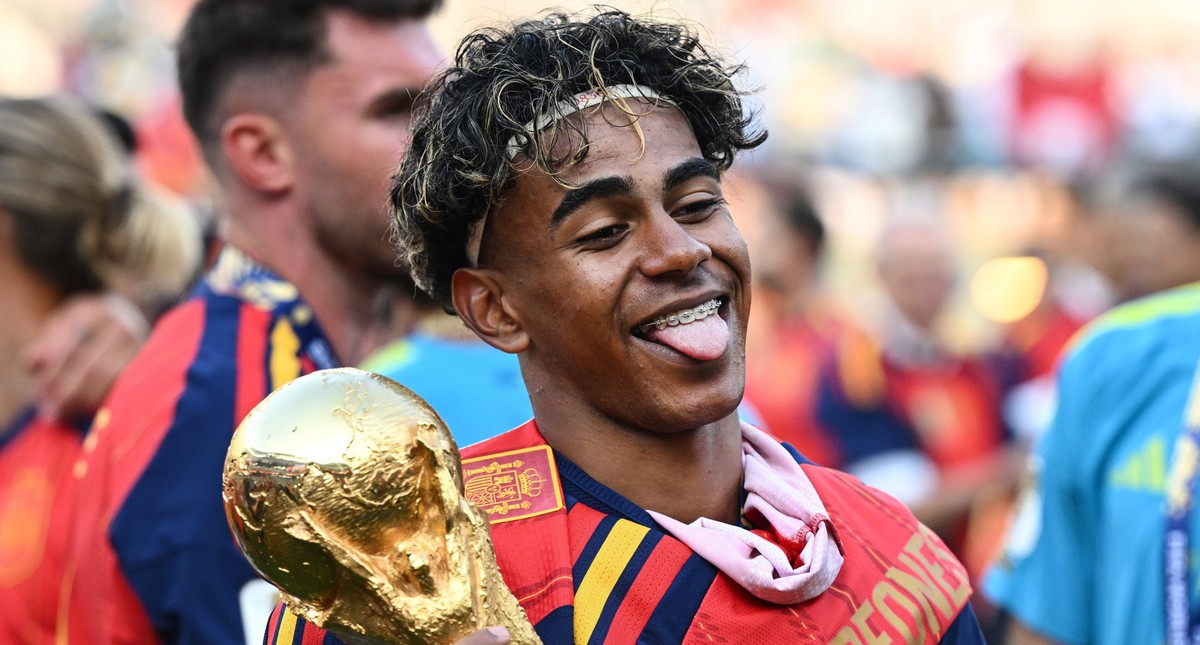 Thần đồng Lamine Yamal tự tin “số 1 thế giới sánh ngang Mbappe, xứng đáng giành Quả bóng Vàng”