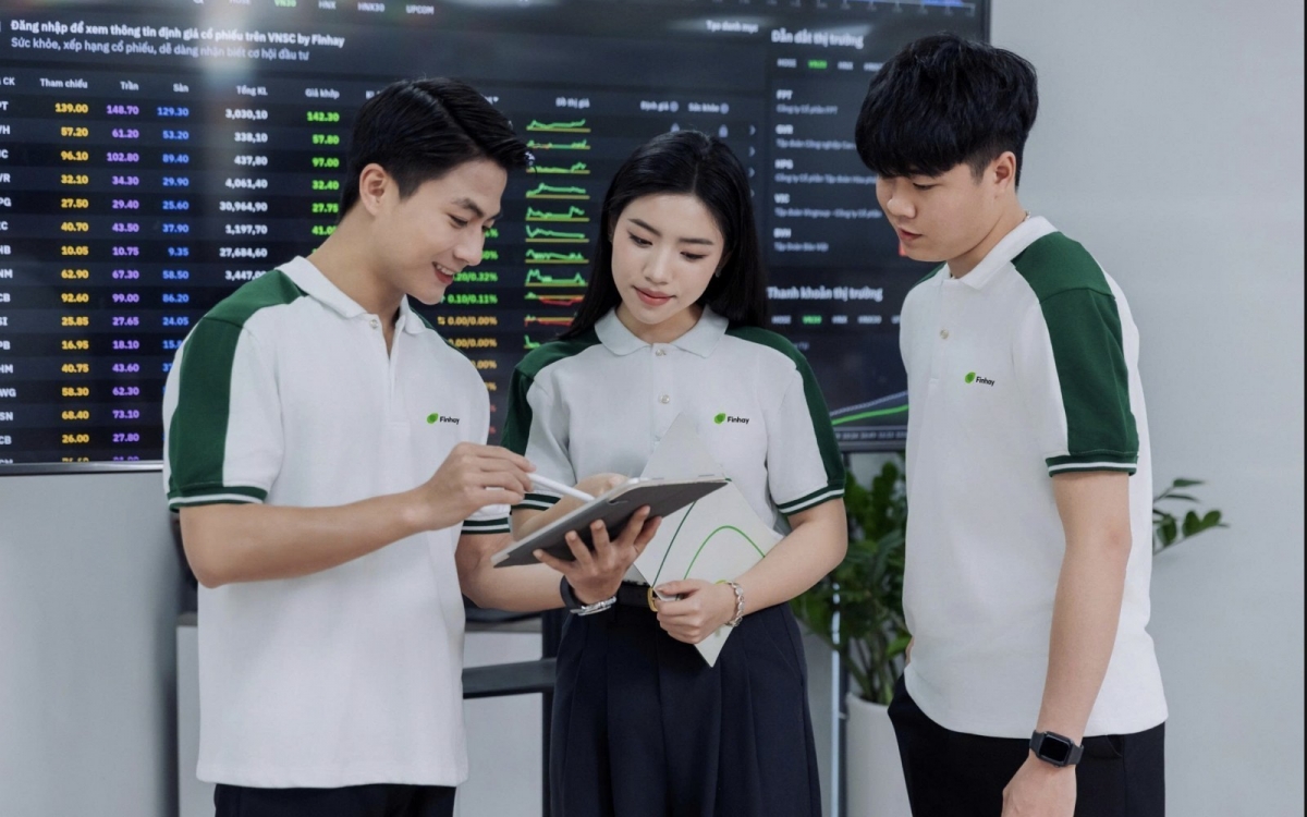 Loạt doanh nghiệp chốt quyền cổ tức, mức cao nhất lên tới 120%