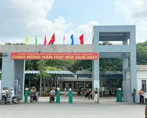 Vụ phụ huynh đến muộn, nhà trường đóng cổng: Chủ tịch UBND phường lên tiếng