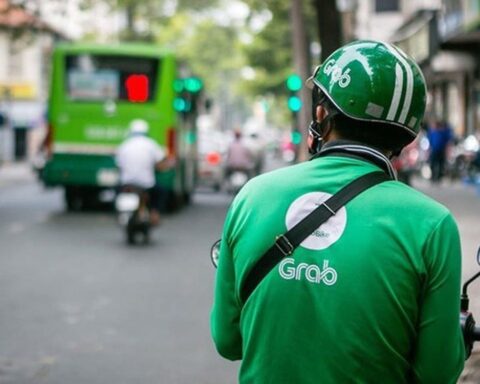 Grab phát thông báo mới tới tất cả tài xế Grab 2 bánh và GrabCar trên cả nước